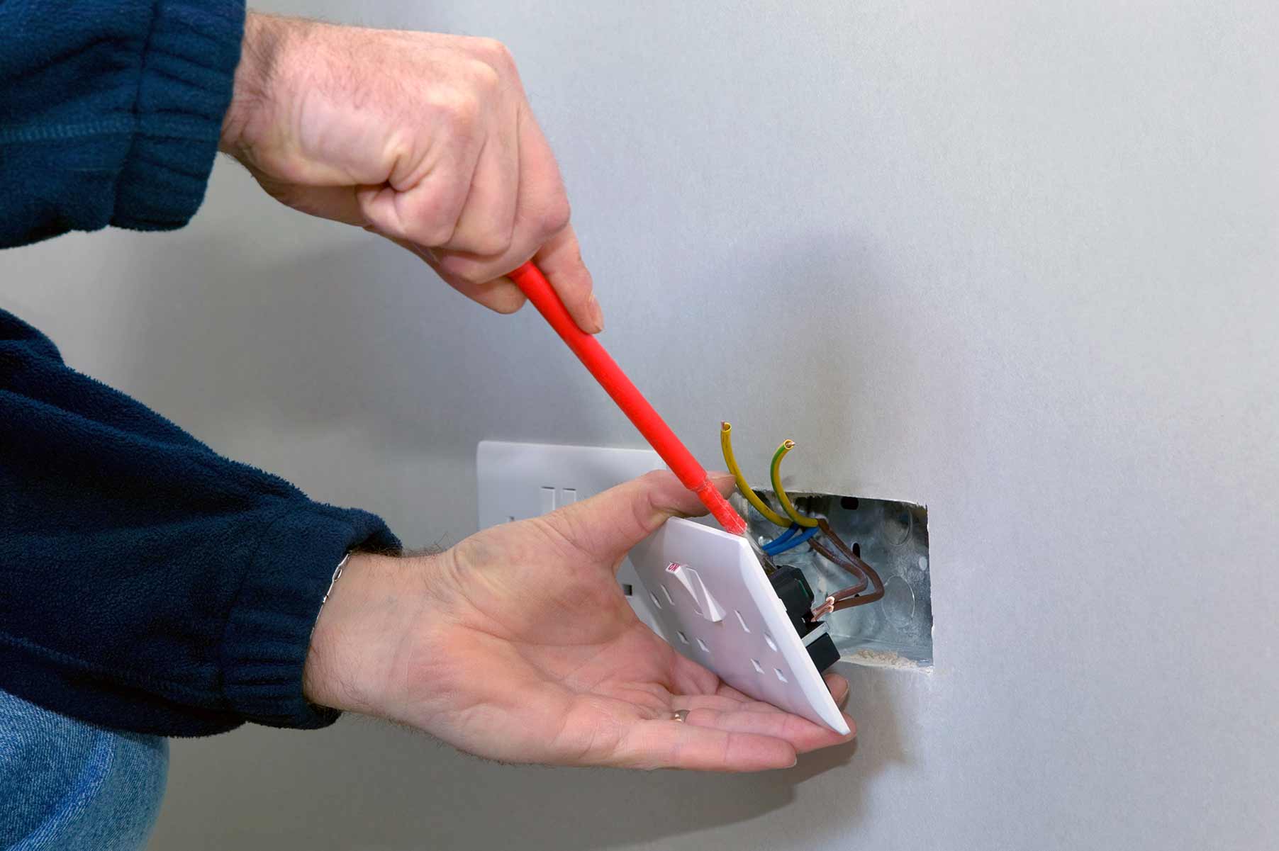 Our electricians can install plug sockets for domestic and commercial proeprties in Calne and the local area. 